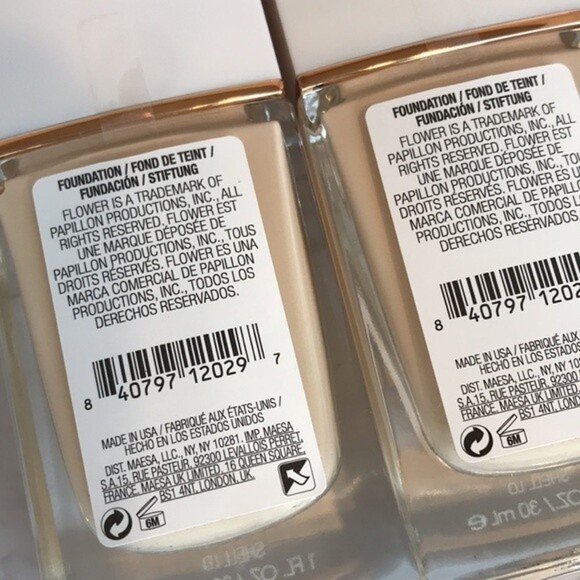 Flower light illusion all day wear SPF18 shell foundation make up bundle - Picture 6 of 7